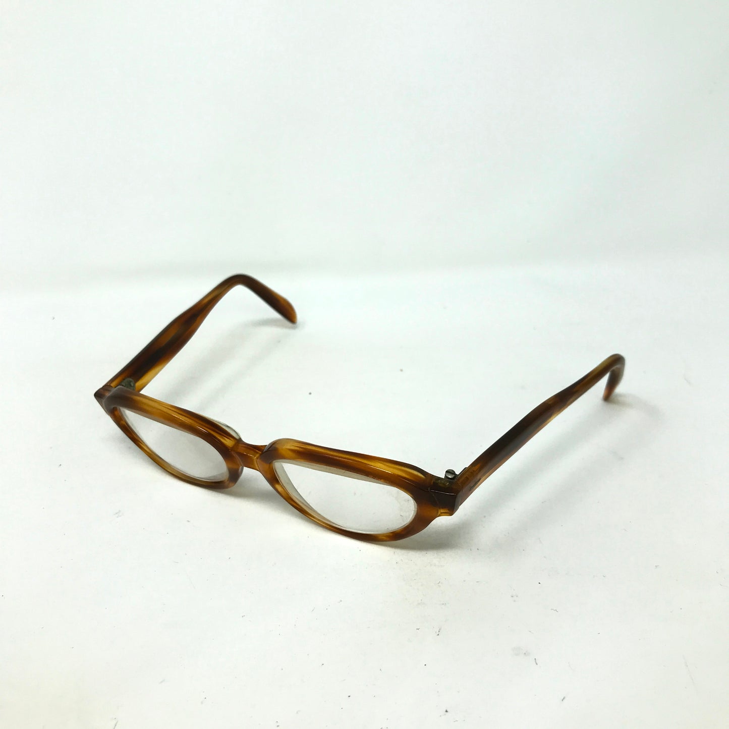 Claudette Tortoise Oval